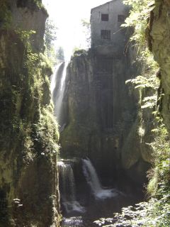 Haus am Wasserfall