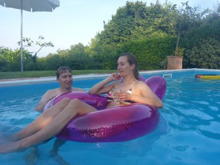 Jens und Marion im Pool