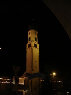 Der Turm am Marktplatz bei Nacht