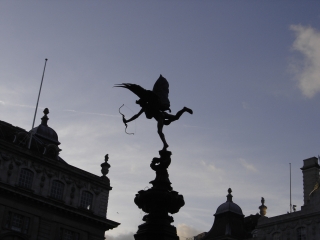 Engel am Picadilly Circus