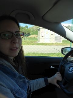 Anette im Auto