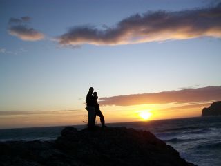 Christian und Peter vor untergehender Sonne