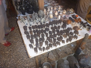 mehr geschnitzte Tiere