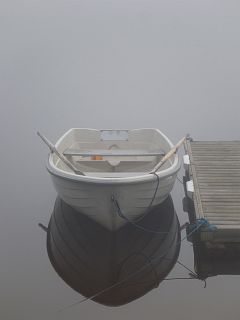 Boot im Nebel