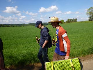 Zipfel und Tobi mit Bier