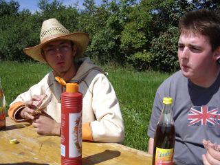 Andy und Zipfel essen