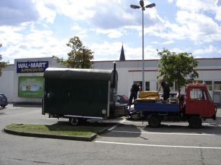 Der Bauwagen auf dem Wal Mart Parkplatz